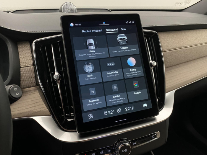 Volvo XC90 T8 AWD Plug-in DARK PLUS 7m na operativní leasing