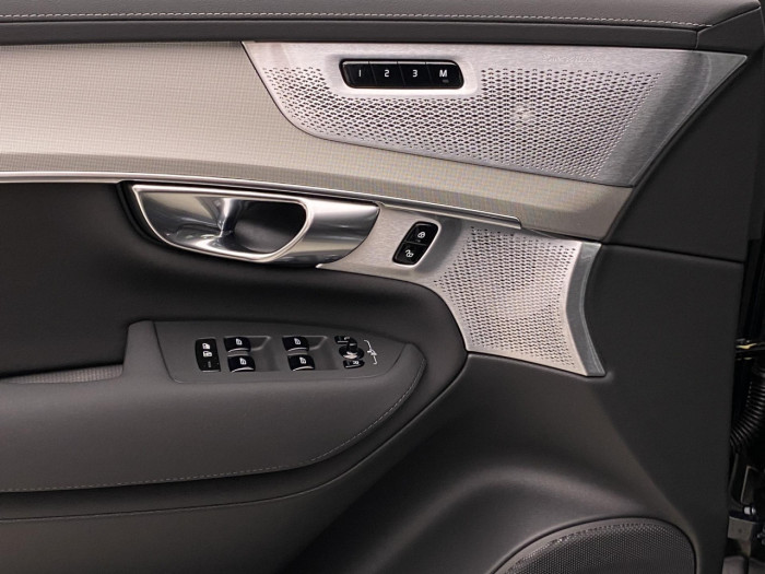 Volvo XC90 B5 AWD AUT BLACK EDITION PLUS na operativní leasing
