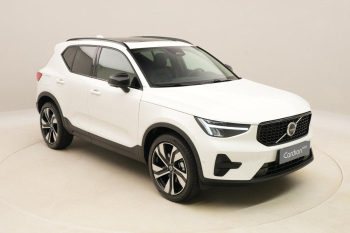 Volvo XC40 B4 AUT DARK PLUS na operativní leasing