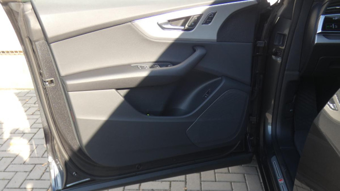 Audi Q8 55 TFSI quattro tiptronic na operativní leasing