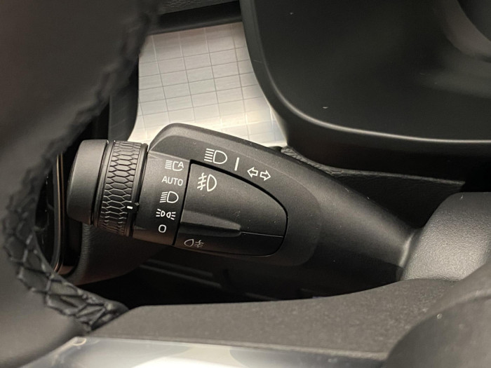 Volvo XC40 B3 AUT DARK PLUS na operativní leasing