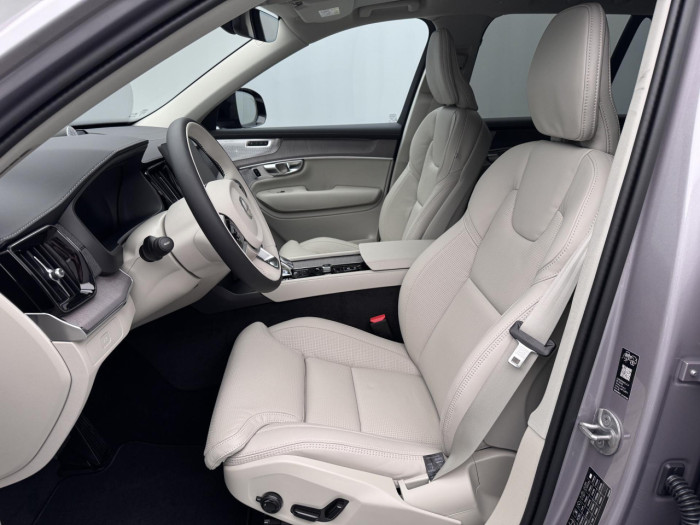 Volvo XC90 B5 AWD AUT DARK PLUS 7-míst na operativní leasing