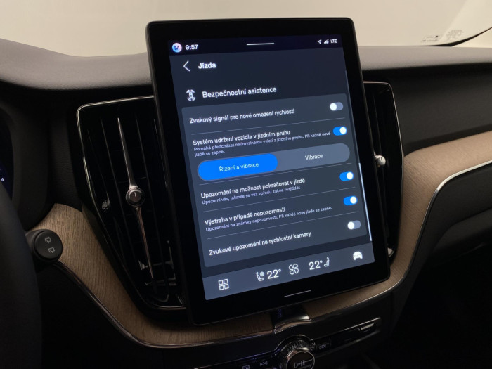 Volvo XC60 B5 AWD AUT BRIGHT PLUS na operativní leasing