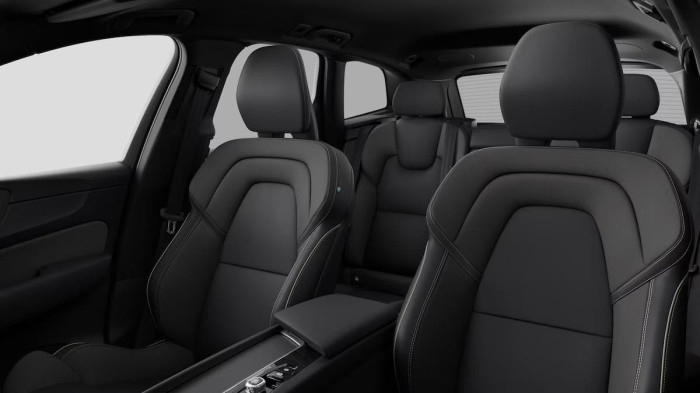 Volvo XC60 B5 AWD AUT PLUS BLACK EDITION na operativní leasing