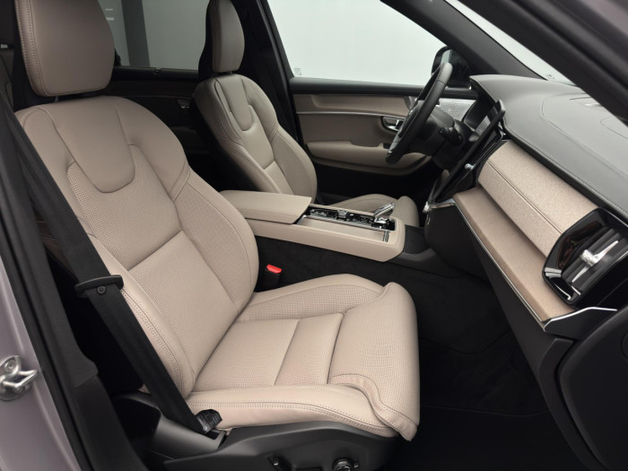 Volvo XC90 T8 AWD Plug-in DARK PLUS 7m na operativní leasing