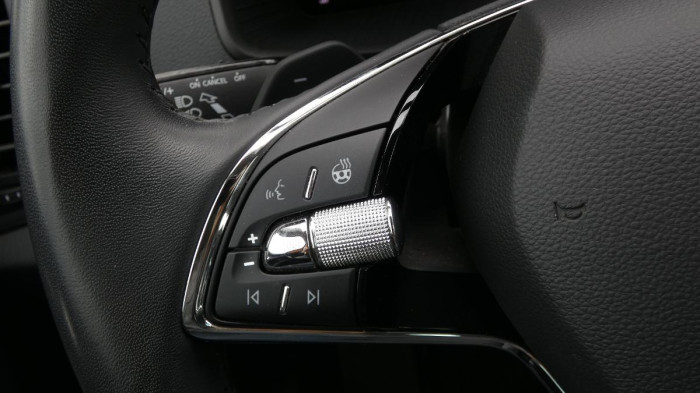 Škoda Karoq 2.0 TDI 110 kW Fresh 4x4 DSG na operativní leasing