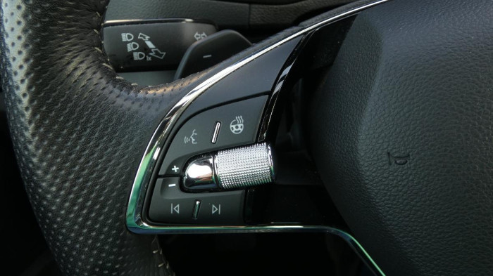 Škoda Karoq 1,5 TSI Sportline DSG na operativní leasing