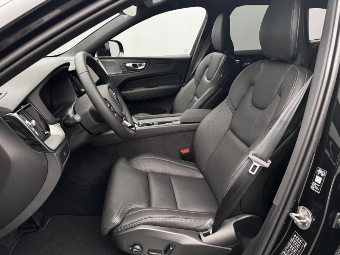 Volvo XC60 B5 AWD AUT PLUS BLACK EDITION na operativní leasing
