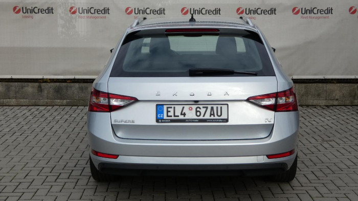 Škoda Superb 1.4 TSI iV Ambition DSG na operativní leasing