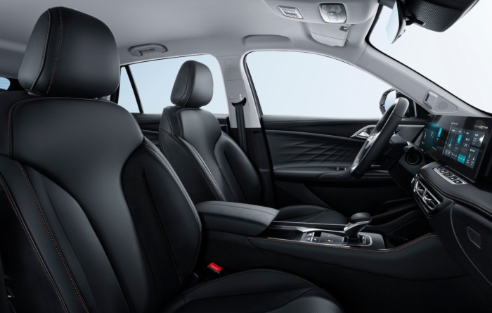 MG HS Emotion 1.5 TGI 125 kW 7AT 4x2 na operativní leasing