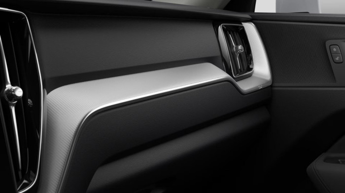 Volvo XC60 B5 AWD AUT ESSENTIAL na operativní leasing