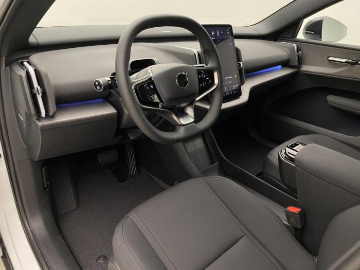 Volvo EX30 P5 LONG RANGE ELETRIC PLUS na operativní leasing
