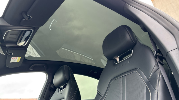 Mazda 6e 68.8 kWh Takumi - Jet Black na operativní leasing