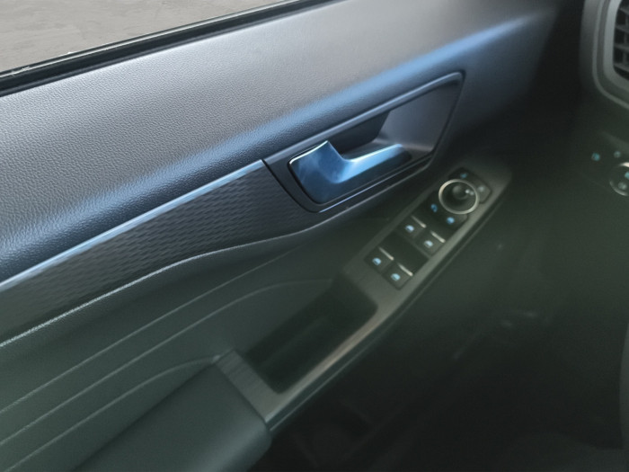 Ford Kuga 2.5 Duratec Hybrid HEV Titanium na operativní leasing