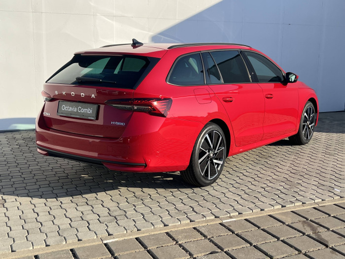 Škoda Octavia Combi Combi Dynamic 7DSG 1,5TSI / 110kW na operativní leasing