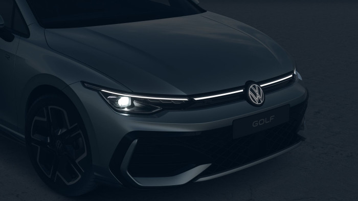 Volkswagen Golf R-Line People 1,5 eTSI 7DSG mHEV na operativní leasing