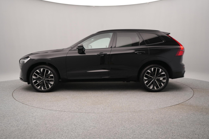 Volvo XC60 B5 AWD AUT DARK PLUS na operativní leasing