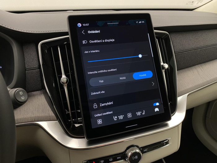 Volvo XC90 T8 AWD Plug-in DARK ULTRA na operativní leasing