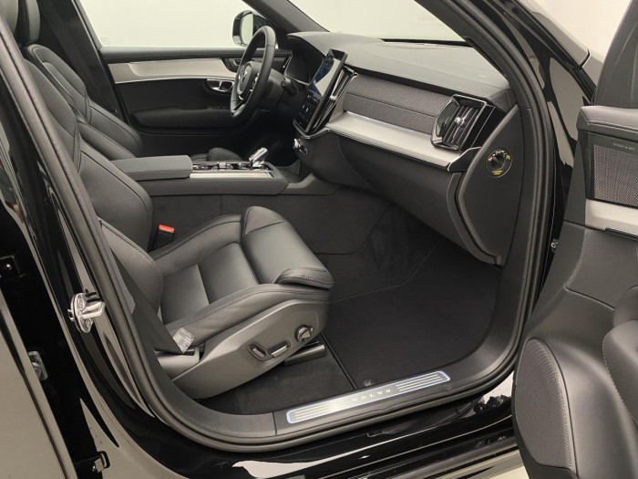 Volvo XC90 B5 AWD AUT BLACK EDITION PLUS na operativní leasing