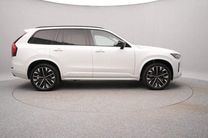 Volvo XC90 T8 AWD Plug-in ULTRA DARK 7m na operativní leasing