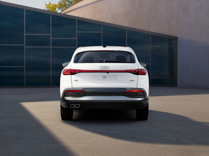 Audi Q5 SB 3.0 TDI 220 kW quattro STR na operativní leasing