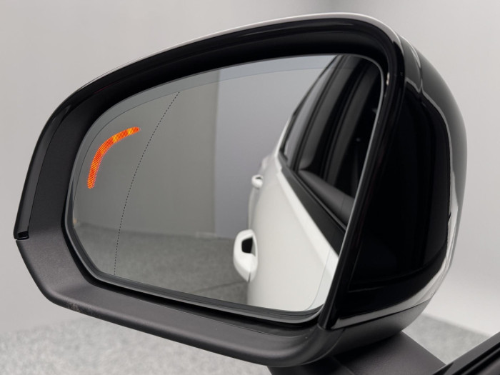 Volvo XC40 B3 AUT DARK PLUS na operativní leasing