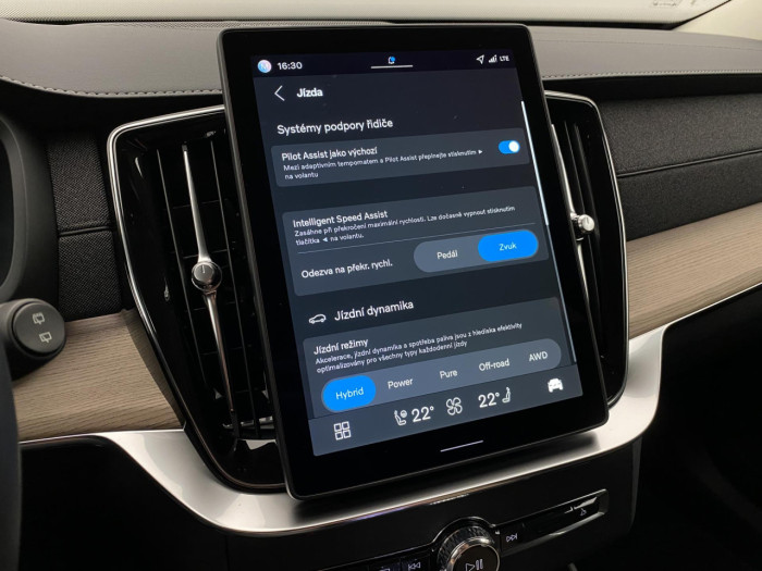 Volvo XC90 T8 AWD RECHARGE BRIGHT PLUS 7m na operativní leasing