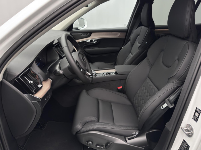 Volvo XC90 T8 AWD Plug-in BRIGHT PLUS 7m na operativní leasing