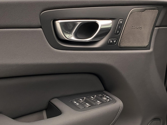 Volvo XC60 B5 AWD AUT ULTRA BLACK EDITION 2.0 Edition na operativní leasing