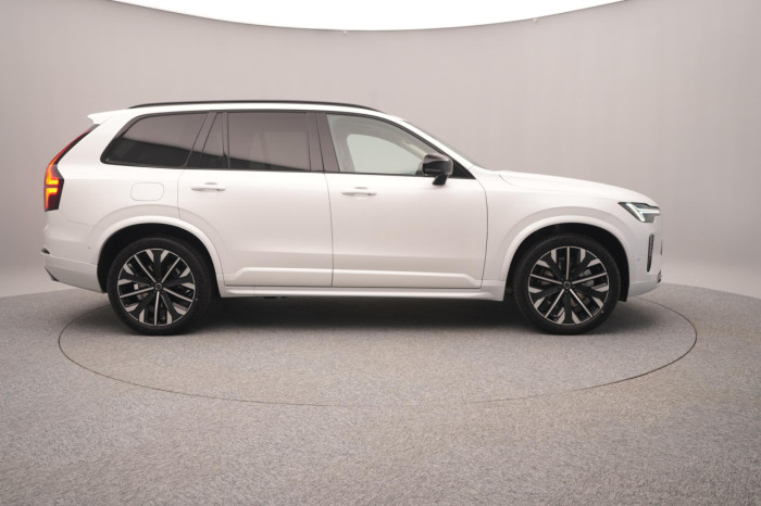 Volvo XC90 B5 AWD AUT DARK ULTRA 7-míst na operativní leasing