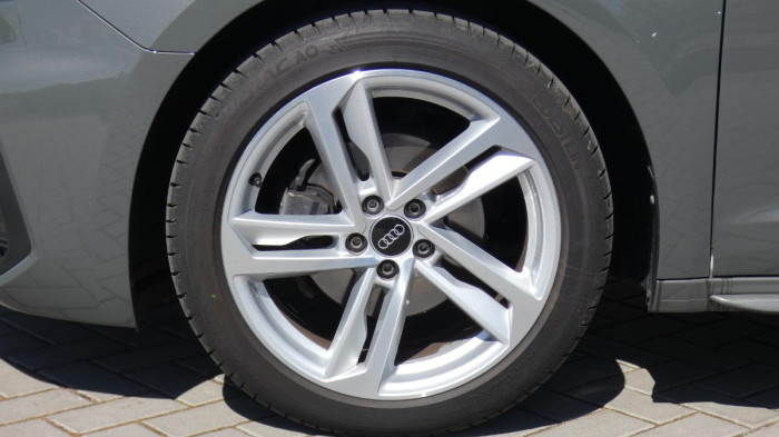 Audi A1 35 TFSI S-line Stronic na operativní leasing