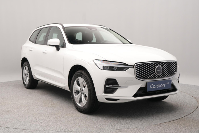 Volvo XC60 B5 AWD AUT ESSENTIAL na operativní leasing