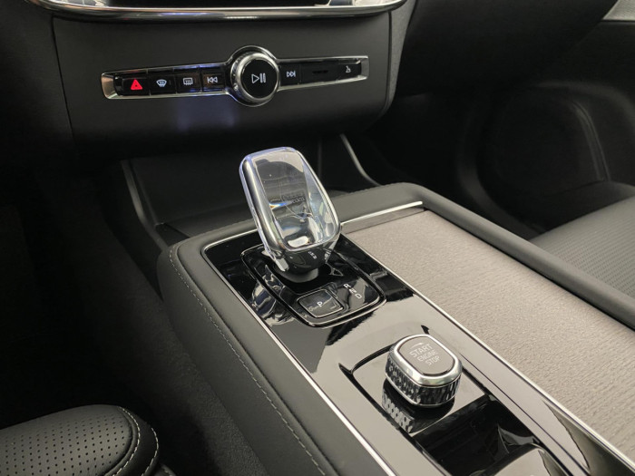 Volvo XC90 T8 AWD Plug-in DARK ULTRA na operativní leasing