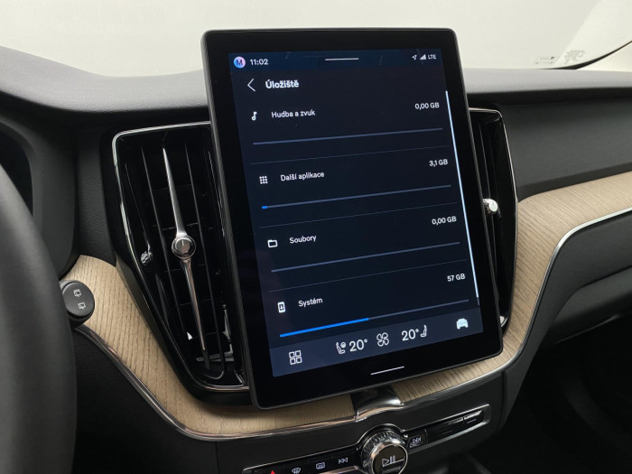 Volvo XC60 B5 AWD AUT BRIGHT PLUS na operativní leasing