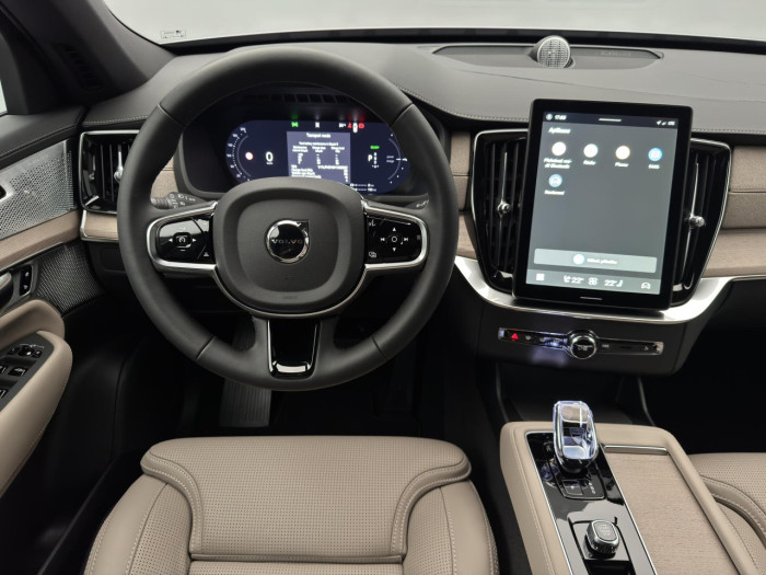 Volvo XC90 T8 AWD Plug-in DARK PLUS 7m na operativní leasing