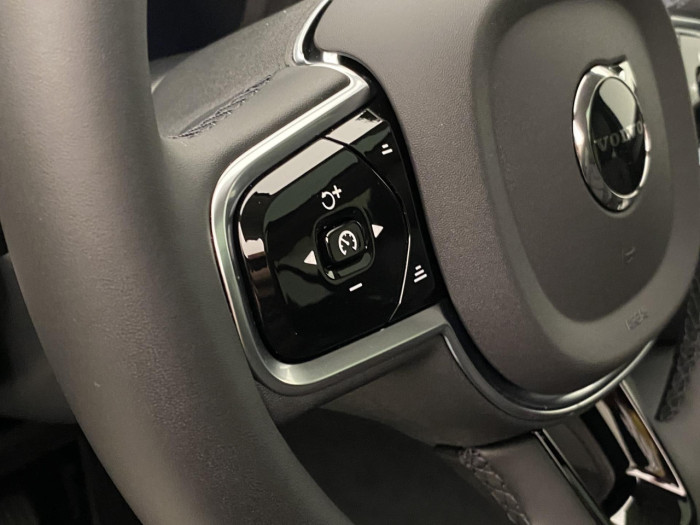 Volvo XC90 B5 AWD AUT DARK PLUS 7míst na operativní leasing