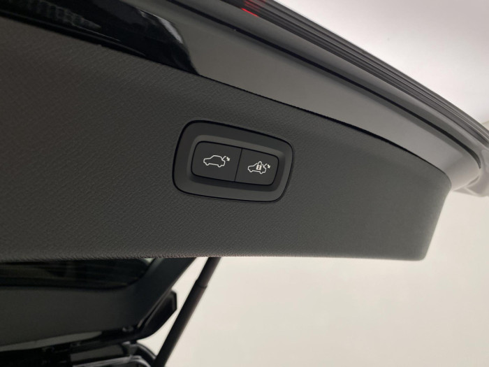 Volvo XC90 T8 AWD Plug-in BRIGHT PLUS 7m na operativní leasing