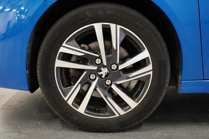 Peugeot 208 1.2 PureTech 74 kW na operativní leasing