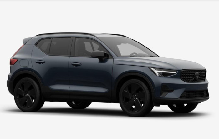 Volvo XC40 B3 AUT PLUS BLACK EDITION na operativní leasing