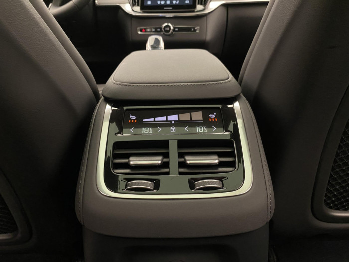 Volvo XC90 T8 AWD Plug-in BRIGHT ULTRA na operativní leasing