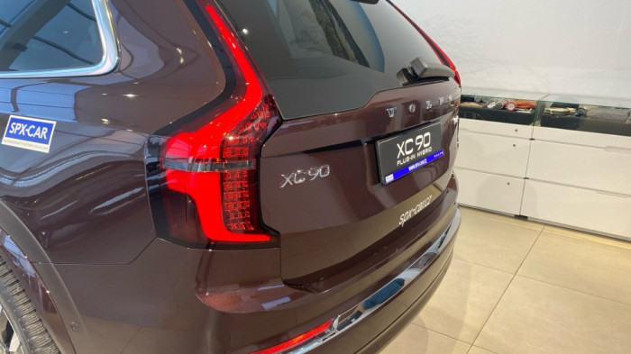 Volvo XC90 PLUS BRIGHT, B5 AWD, 184+10 kW / 250+14 HP na operativní leasing