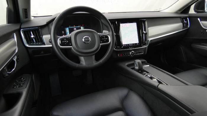 Volvo V90 B4 AWD Diesel Momentum na operativní leasing