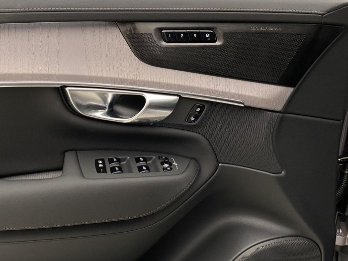 Volvo XC90 T8 AWD Plug-in BRIGHT PLUS 7m na operativní leasing