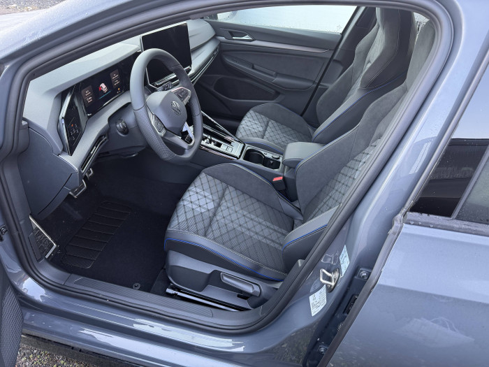 Volkswagen Golf Variant R-Line People 7DSG mHEV 1,5eTSI / 110kW na operativní leasing