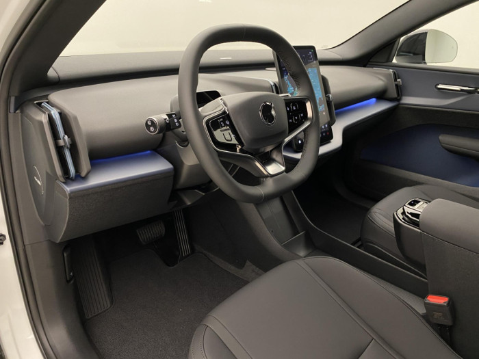 Volvo EX30 CROSS COUNTRY P5 LONG R. PLUS na operativní leasing