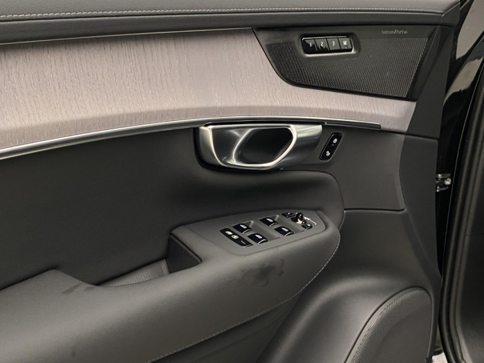 Volvo XC90 B5 AWD AUT DARK PLUS 7míst na operativní leasing