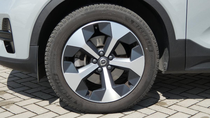 Volvo XC40 B3 mHEV Plus Dark aut. na operativní leasing