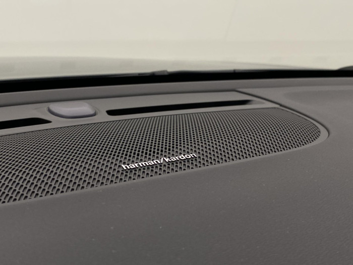 Volvo XC40 B3 AUT DARK PLUS na operativní leasing