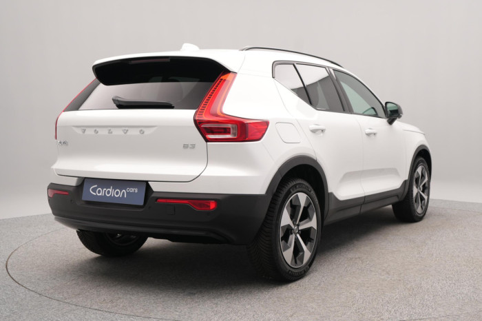 Volvo XC40 B3 AUT DARK PLUS na operativní leasing
