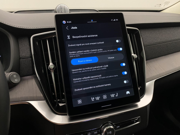 Volvo XC90 T8 AWD Plug-in DARK ULTRA na operativní leasing